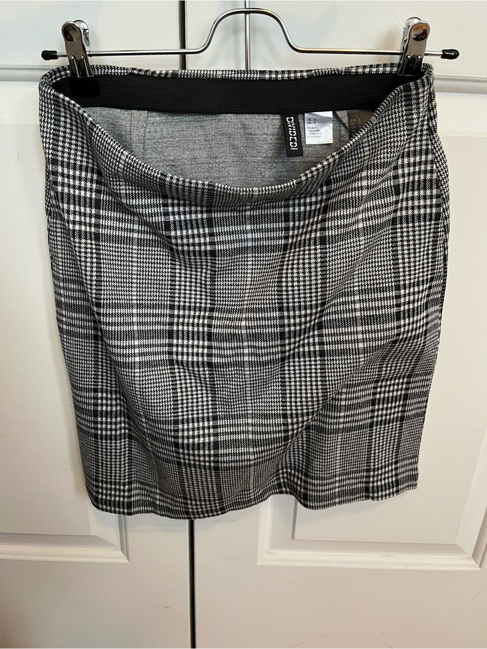 H&M Divided stretchy mini skirt